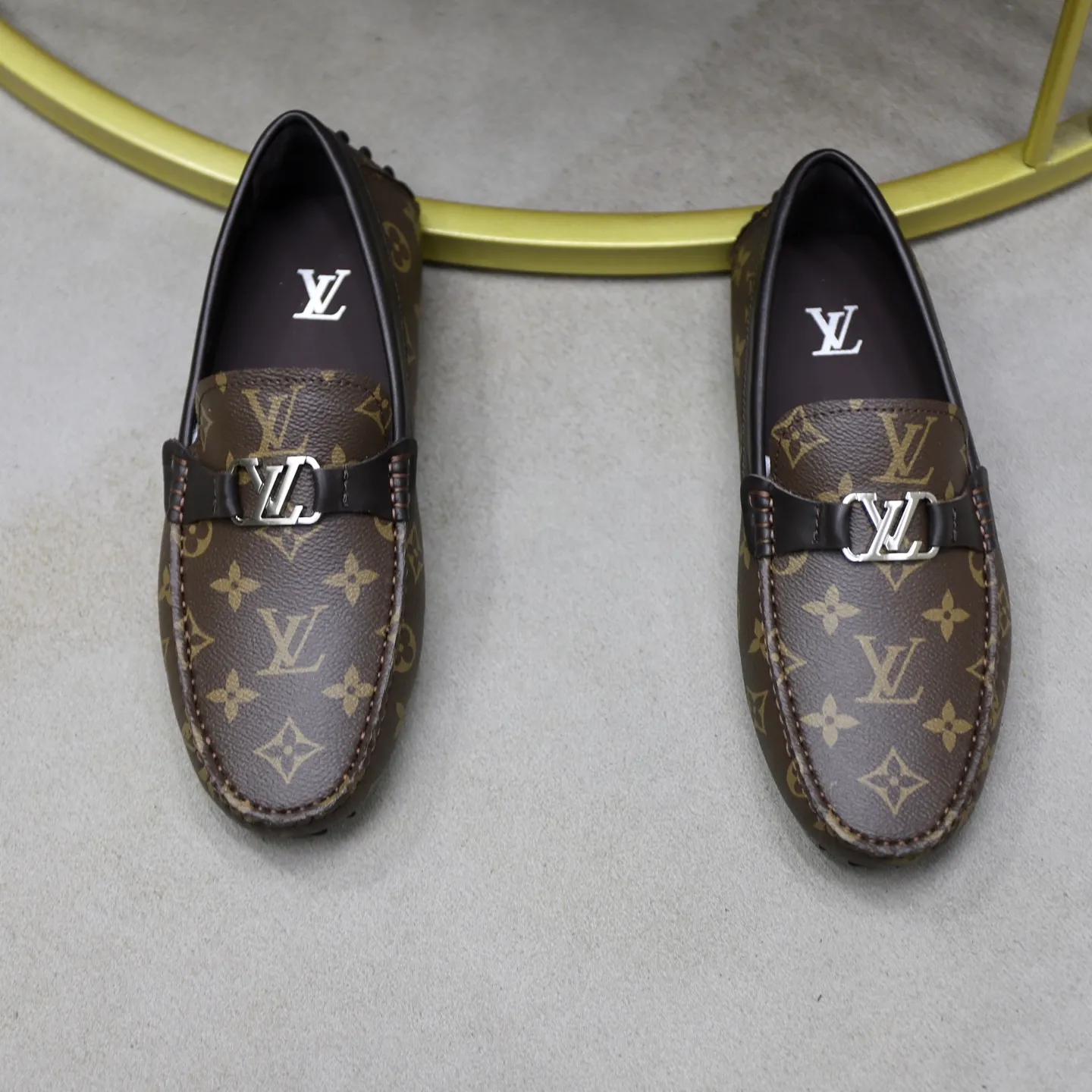 Ex-factory price: 480💰【LV】Louis Vuitton ⚠️High-end men’s driving and pedal series ⚠️38-44 (customized for 45) ⚠️All original cowhide leather! Thick and soft! Made entirely of calfskin lining! The latest non-slip beanie sole! Three-dimensional package technology! Fashionable and classic! Handicrafts! Original high quality! Feel free to compare!